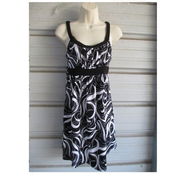 Size Medium Black/White Summer Dress - Picture 1 of 1